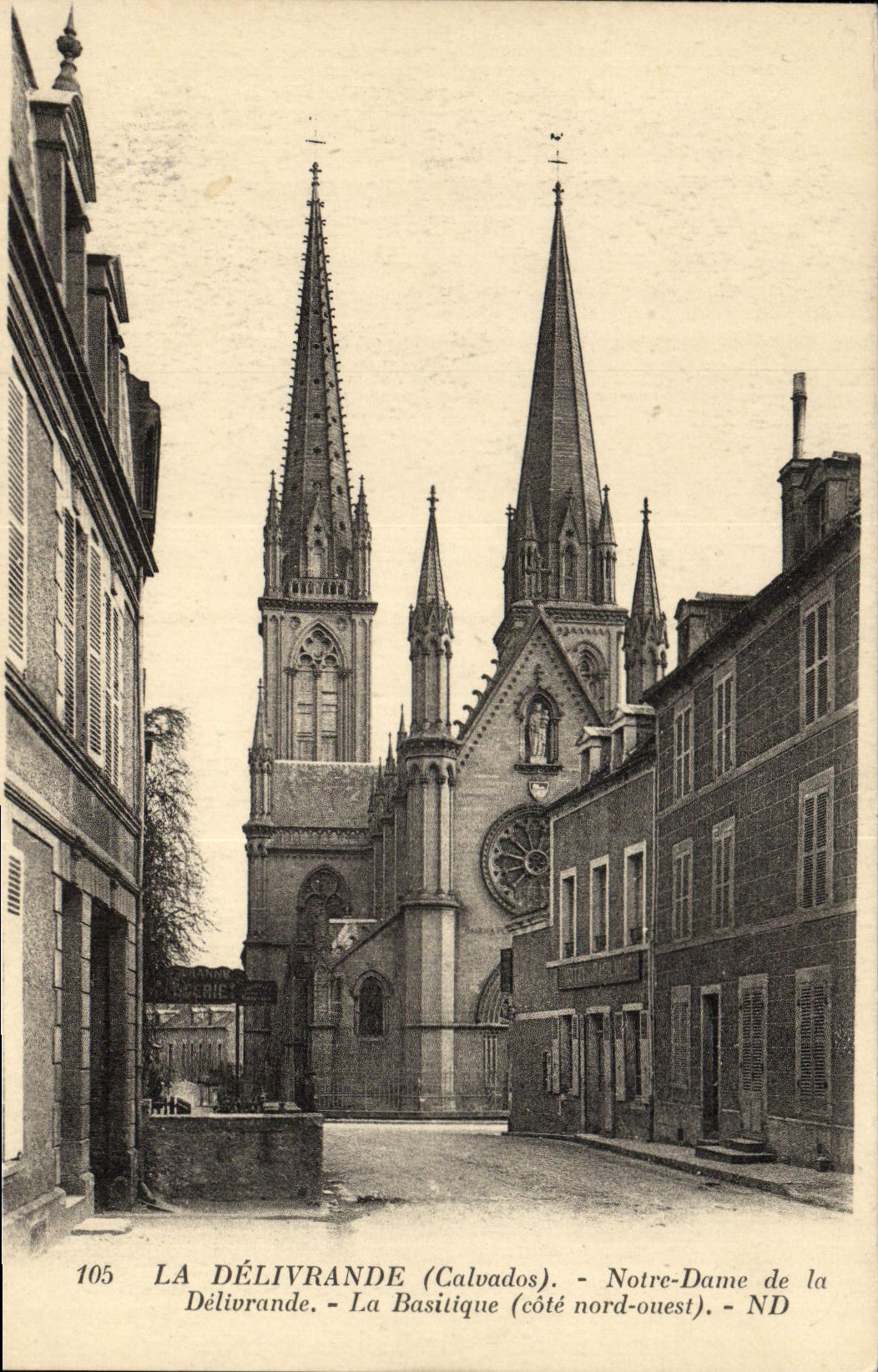 La Délivrande (Calvados) — Notre-Dame de la Basilique (côté nord-ouest) — ND — n° 105