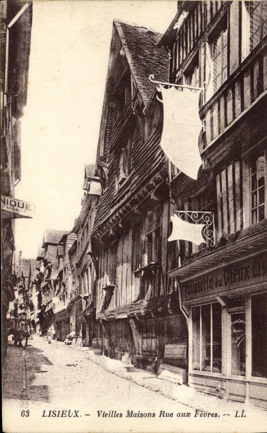 Lisieux — Vieilles Maisons Rue aux Fevres — LL