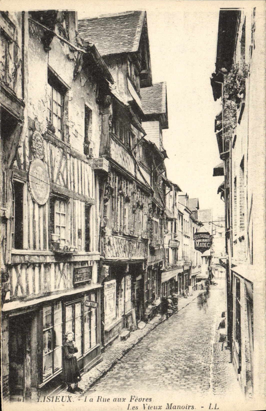 Lisieux - 1a Rue aux Fèvres. Les Vieux Manoirs. - LL