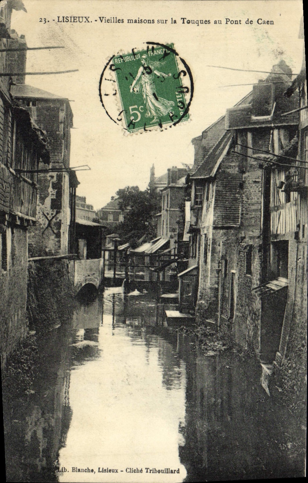 CPA Lisieux Vieilles maisns sur la touques au port de caen