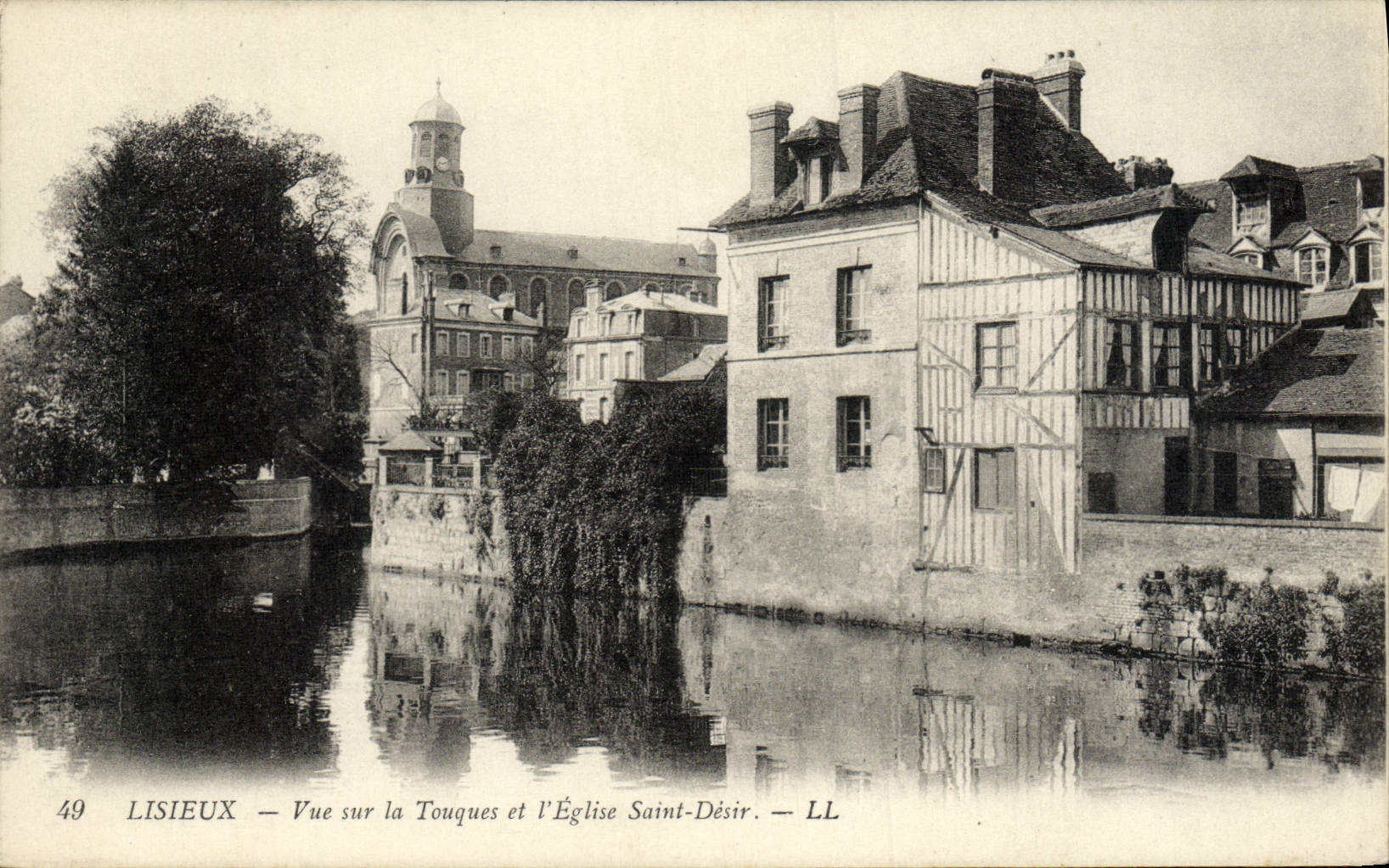 CPA Lisieux Vue sur de la touques et l'eglise saint desir