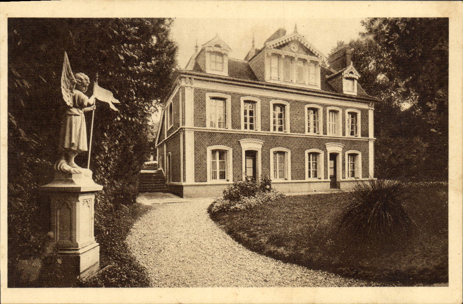 Les Buissonnets — Façade d'entrée — Éditeur CPAPHIL, n°3