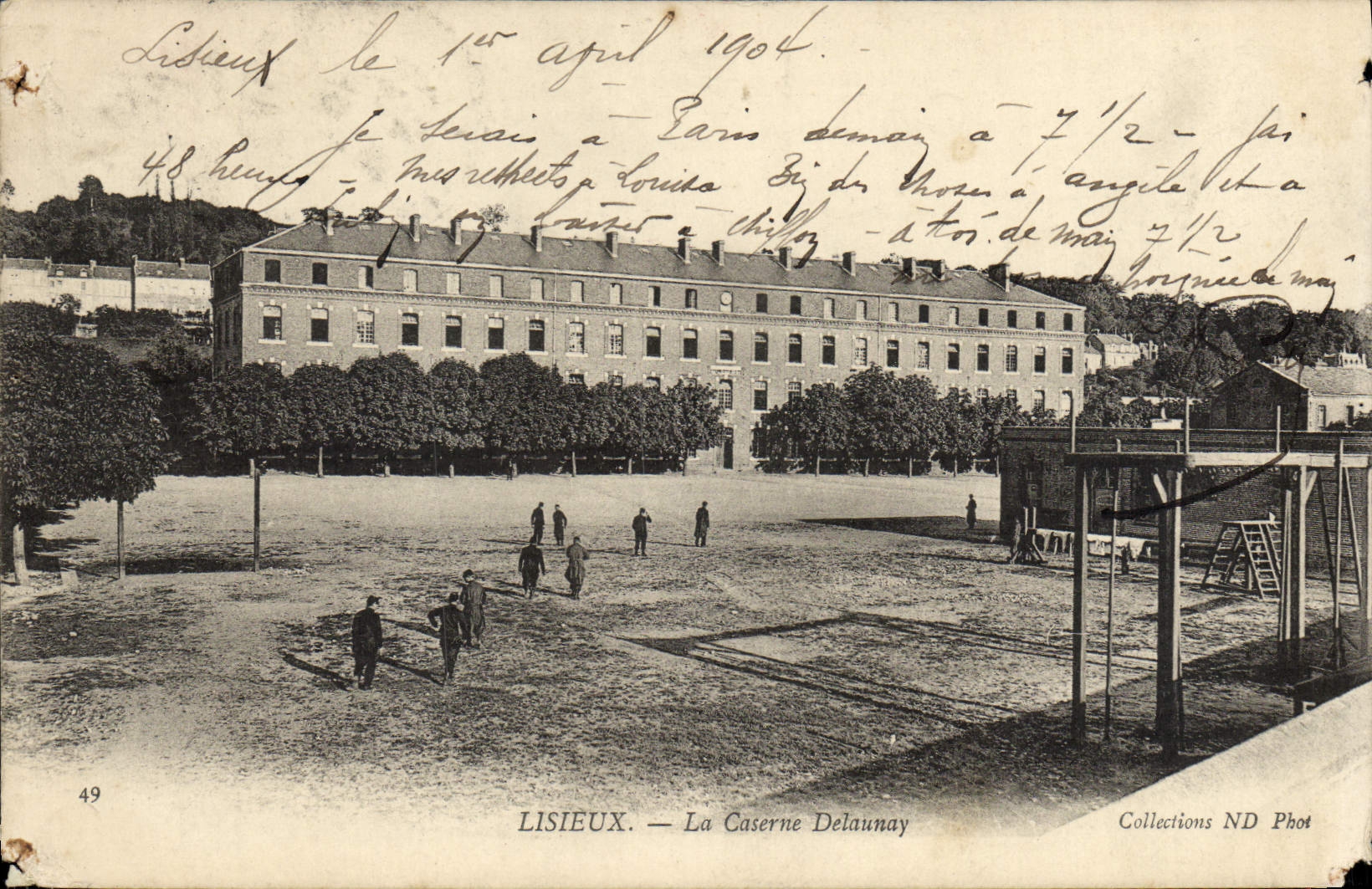 CPA Lisieux La Caserne Delaunay Militaria