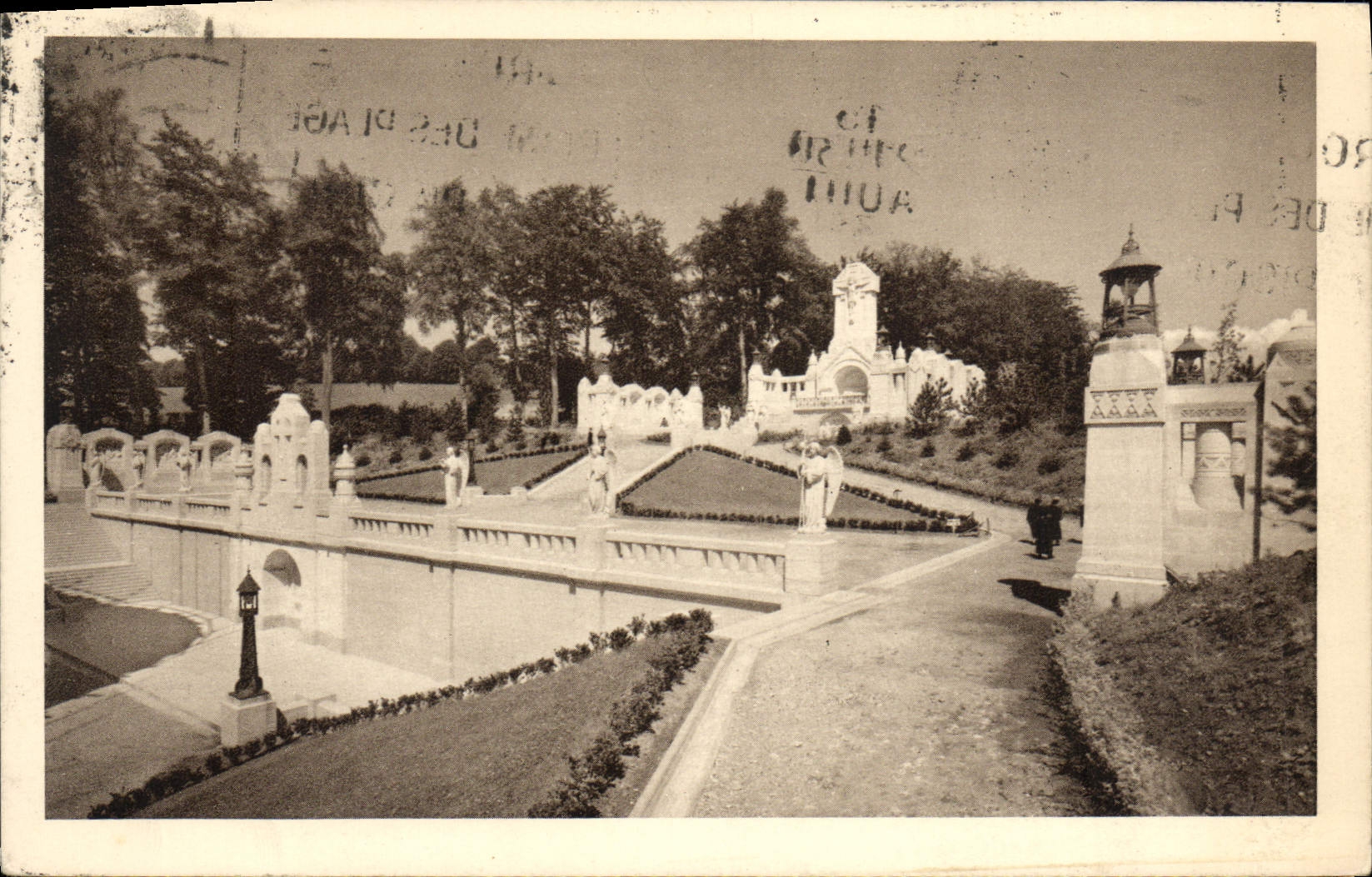 La Basilique de Lisieux — Vue Générale — Drager-Paris