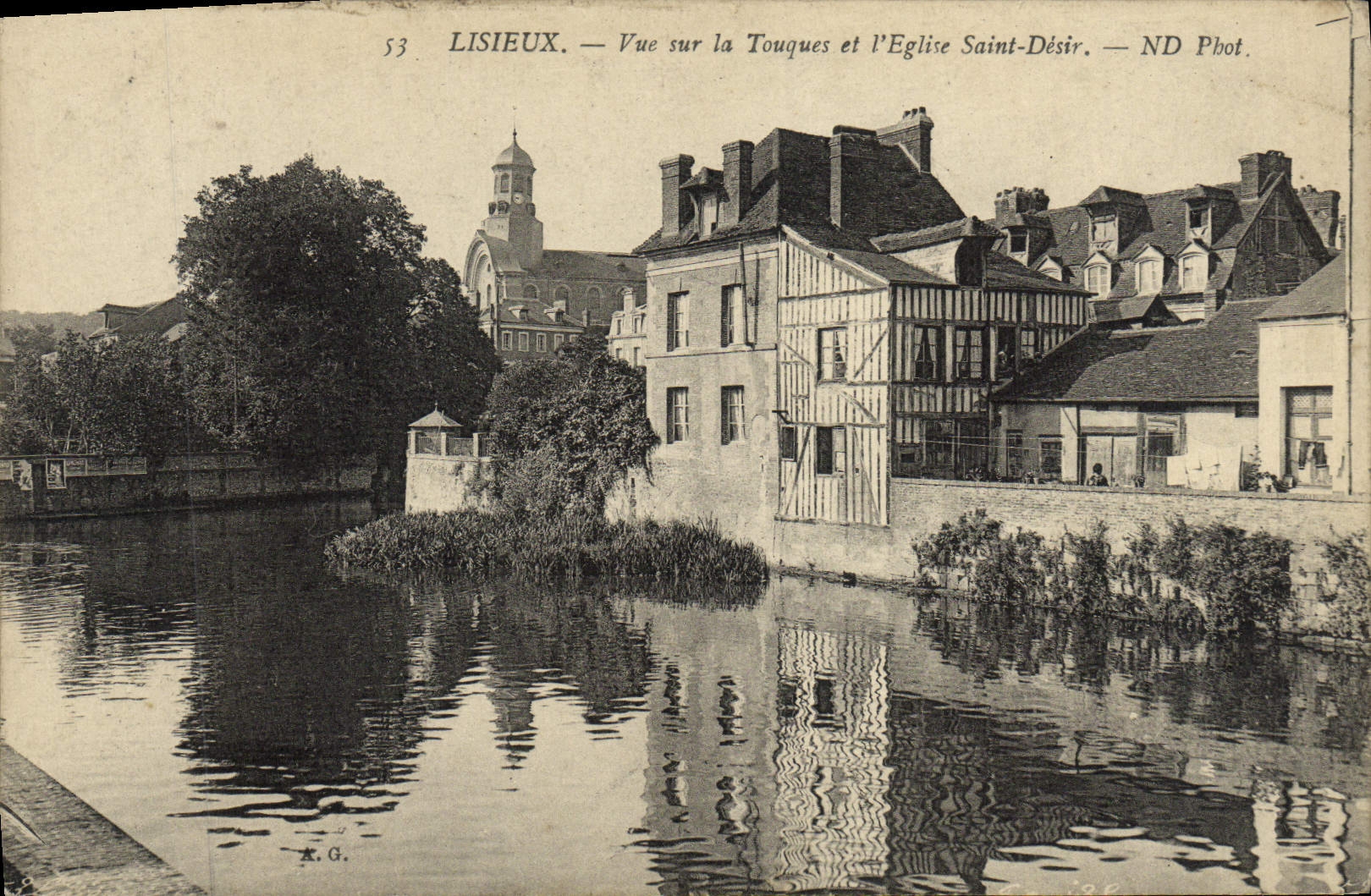 CPA Lisieux Vue sur la Touques et l'eglise saint desir