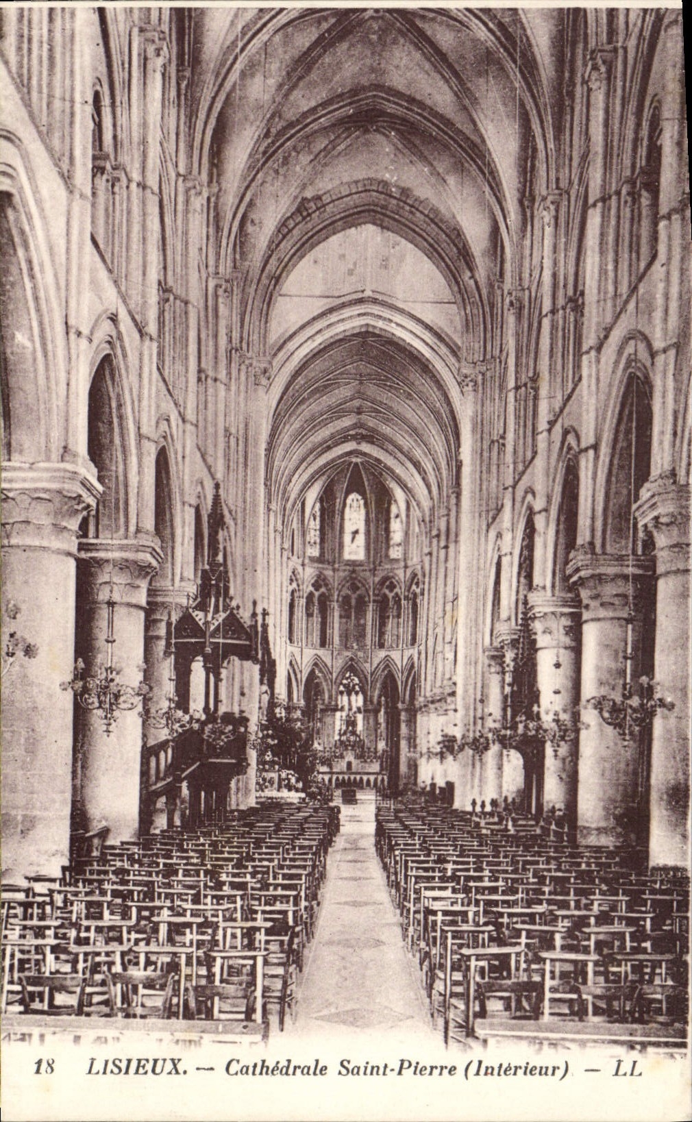 CPA Lisieux cathedrale saint pierre Interieur 