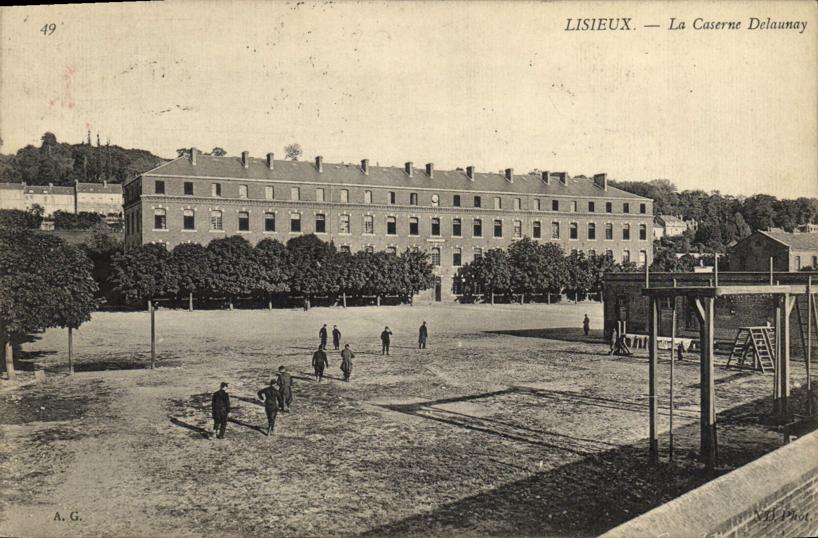 Lisieux — La Caserne Delaunay — A.G. Phot.