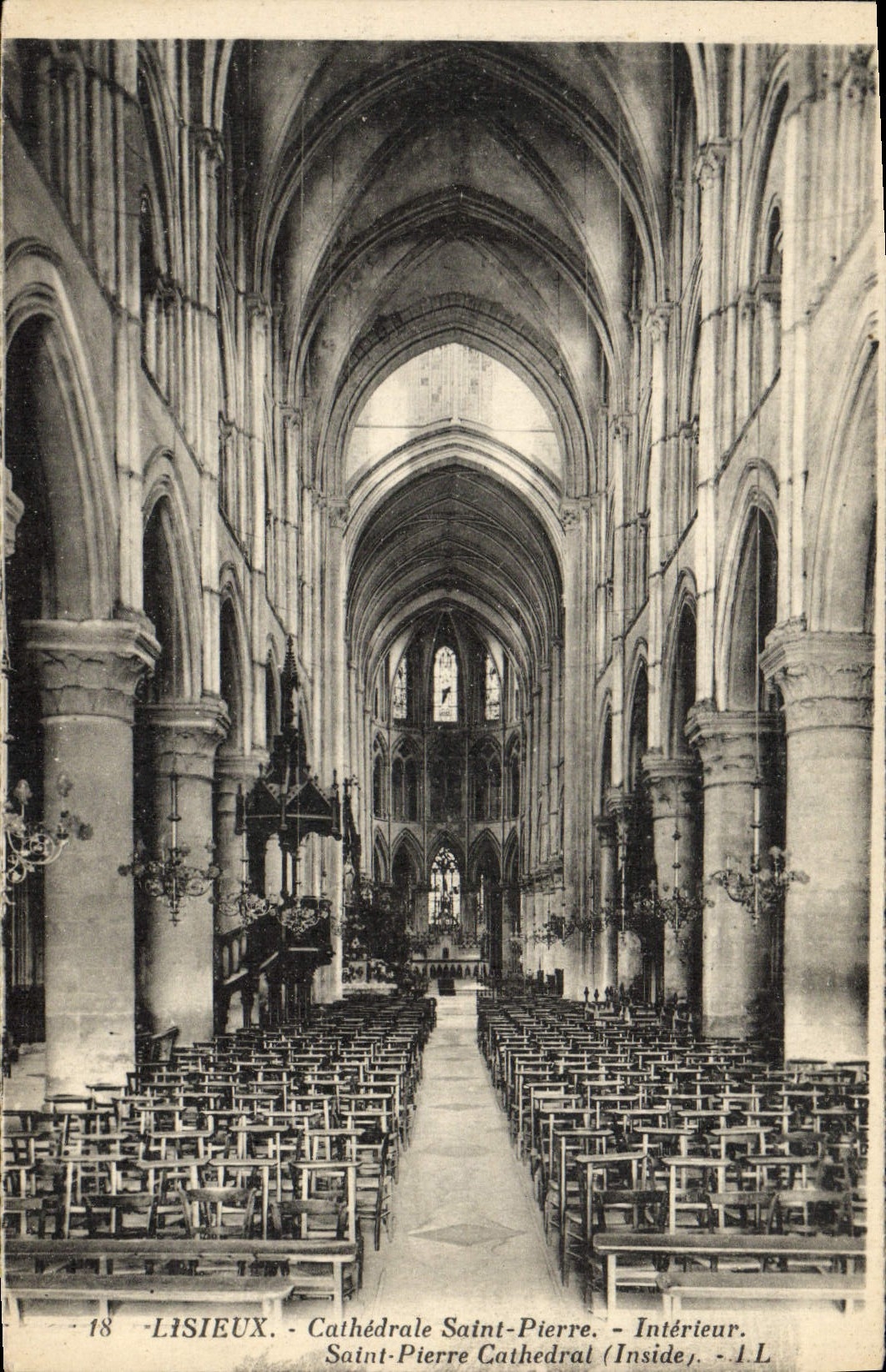 CPA Lisieux Cathedrale Saint pierre Interieur