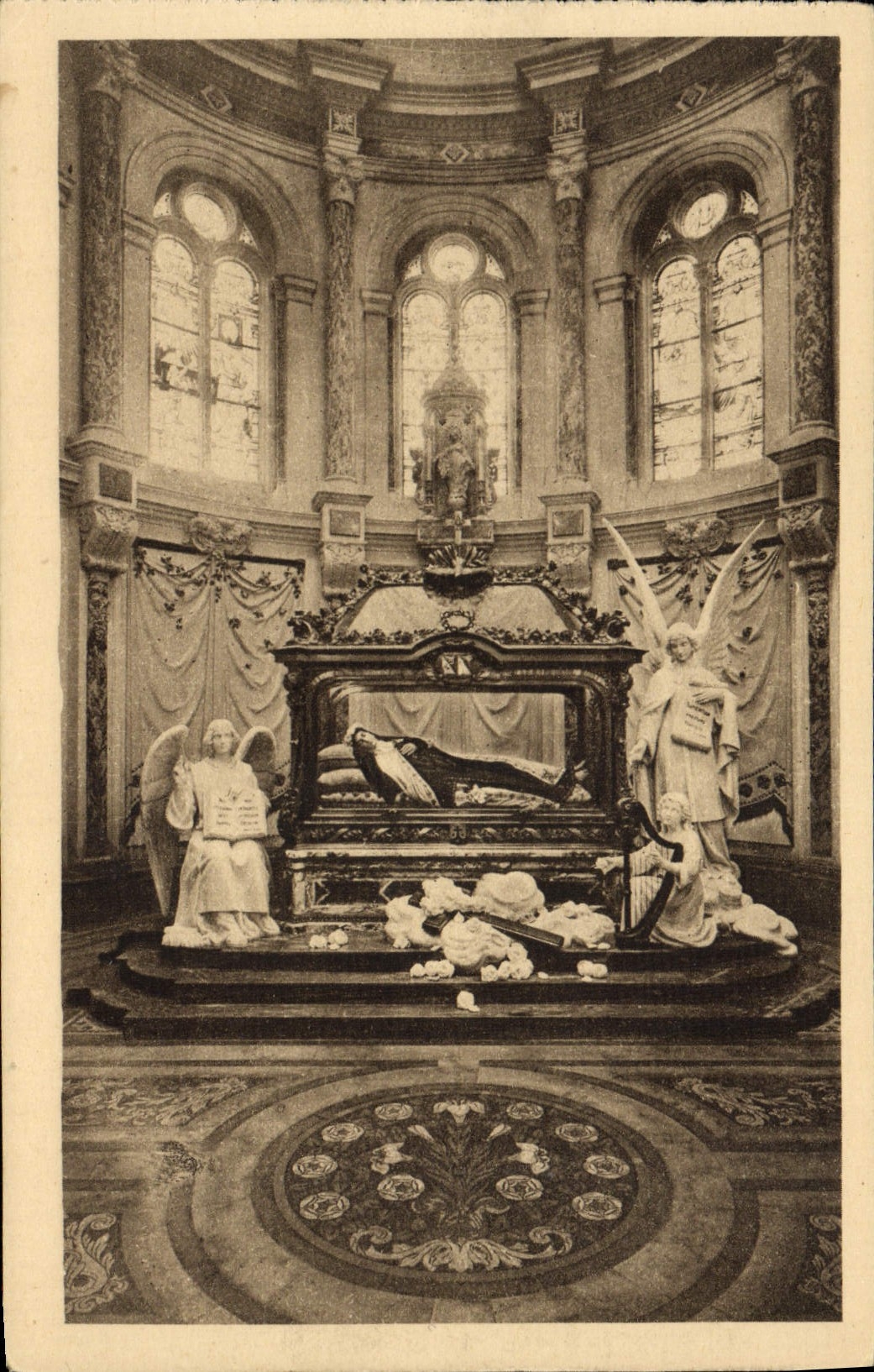 Chapelle et Châsse de la B° Thérèse de l'Enfant-Jésus — éditeur non visible, n° de série 10