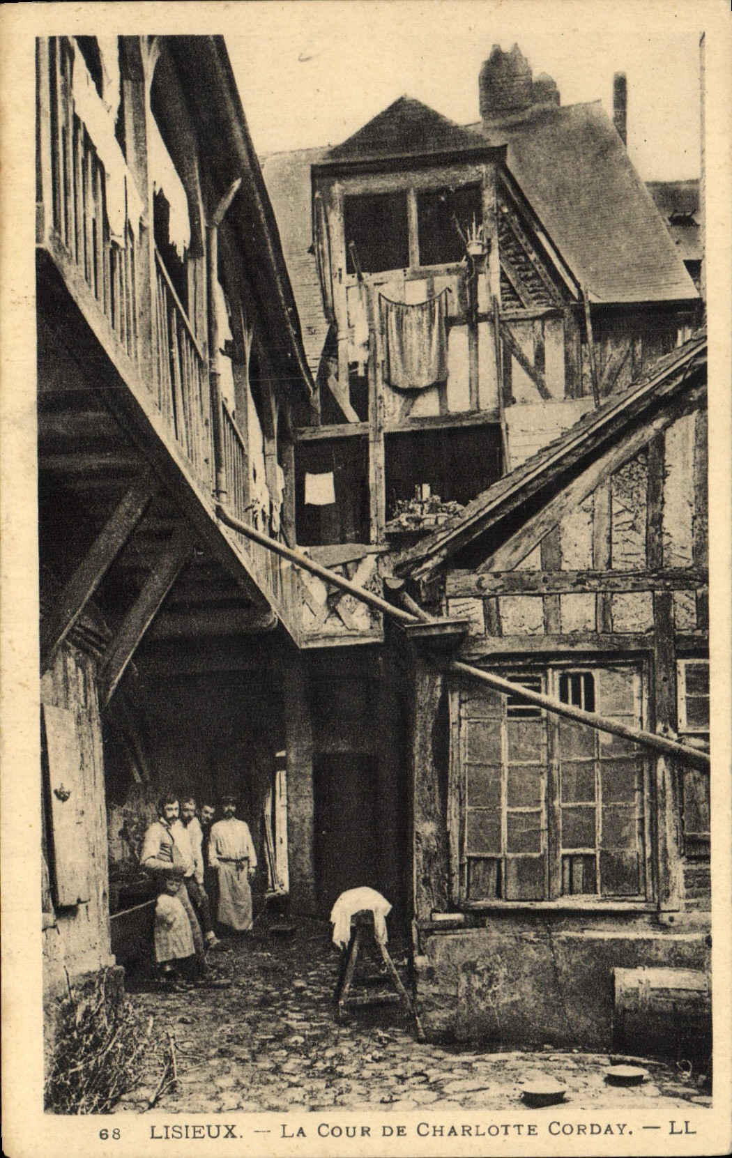 Lisieux — La Cour de Charlotte Corday — LL