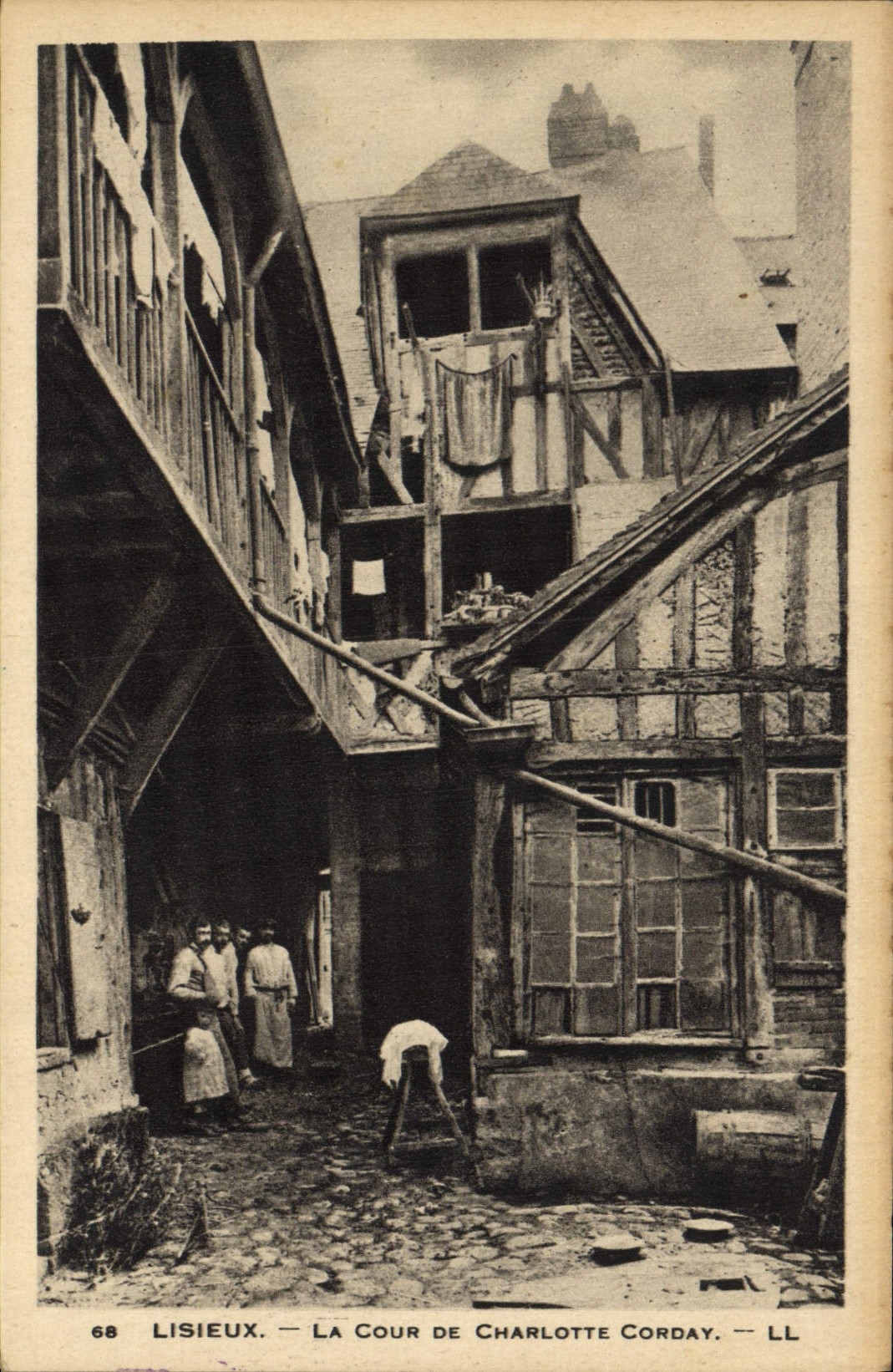 Lisieux — La Cour de Charlotte Corday — LL