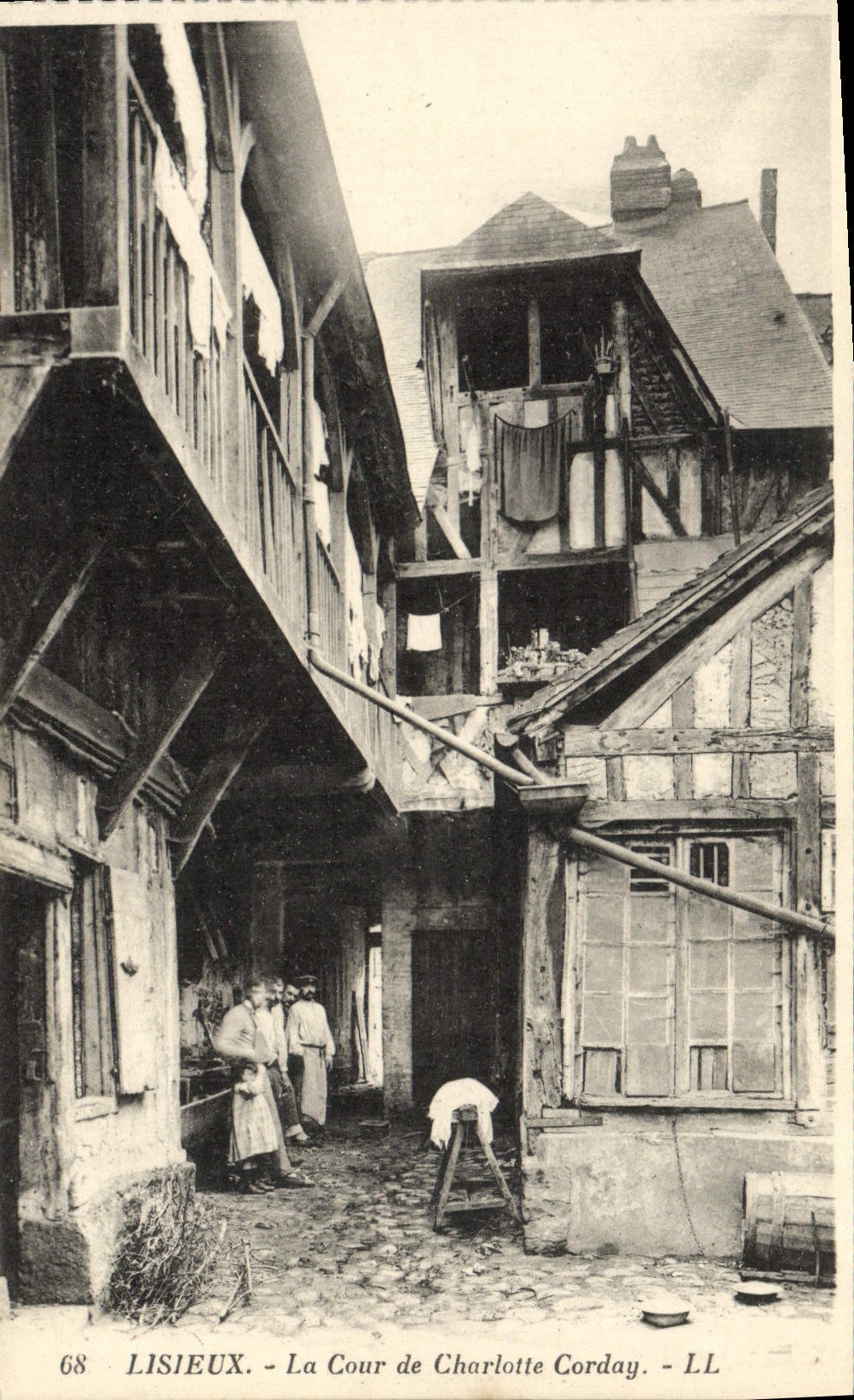 Lisieux - La Cour de Charlotte Corday - LL