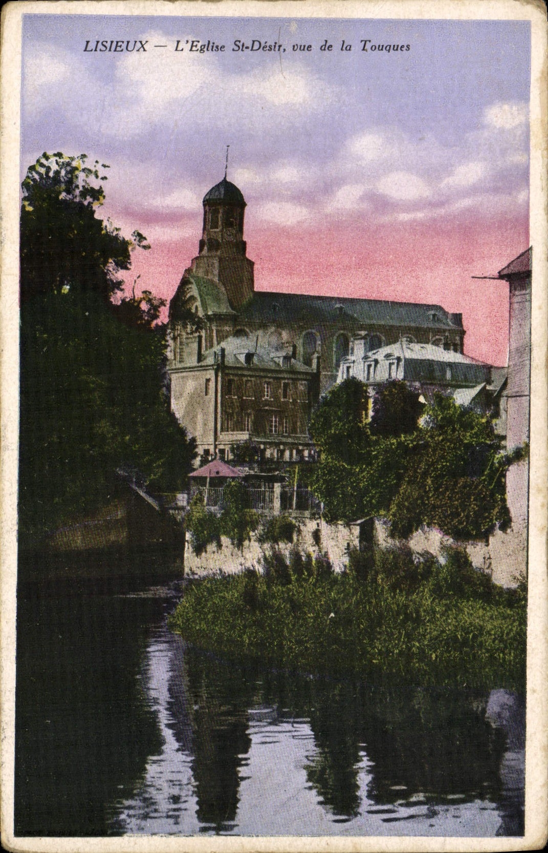 Lisieux — L'Église Saint-Désir, vue de la Touques