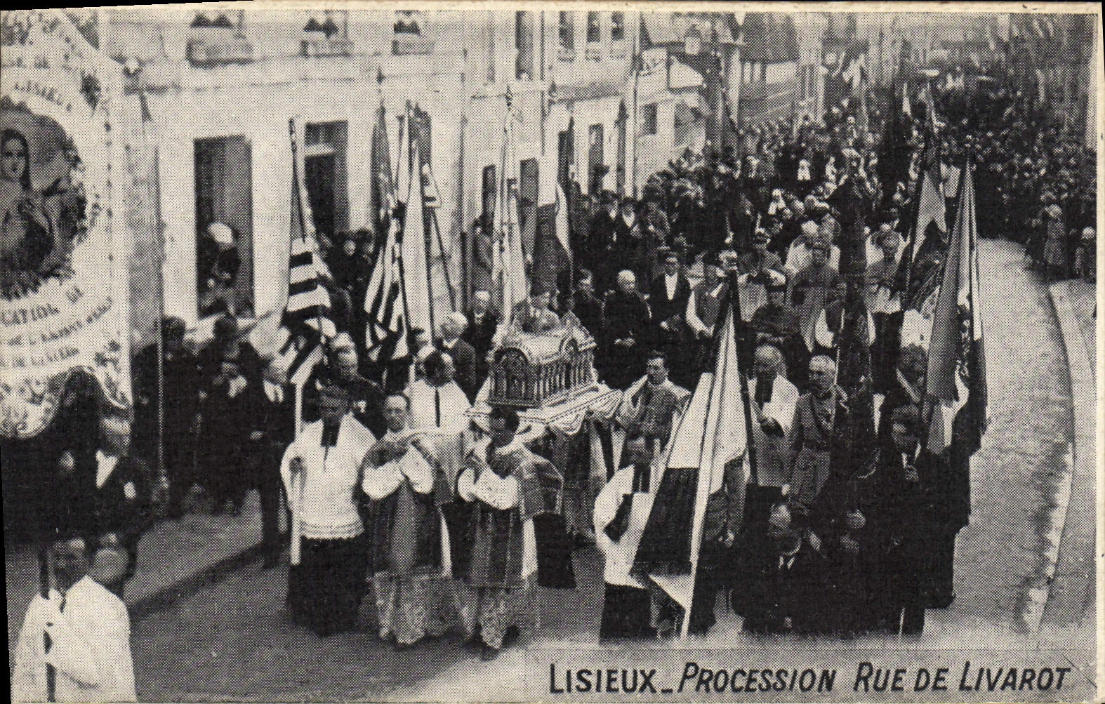 Lisieux — Procesión en la Calle de Livarot — Editor: Ediciones del Rosario de Lisieux