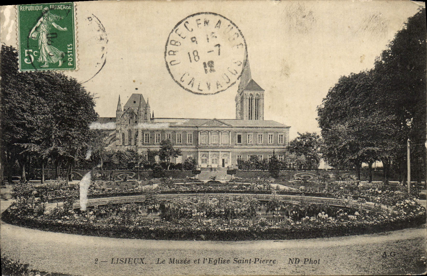 Lisieux — Le Musée et l'Église Saint-Pierre — ND Phol