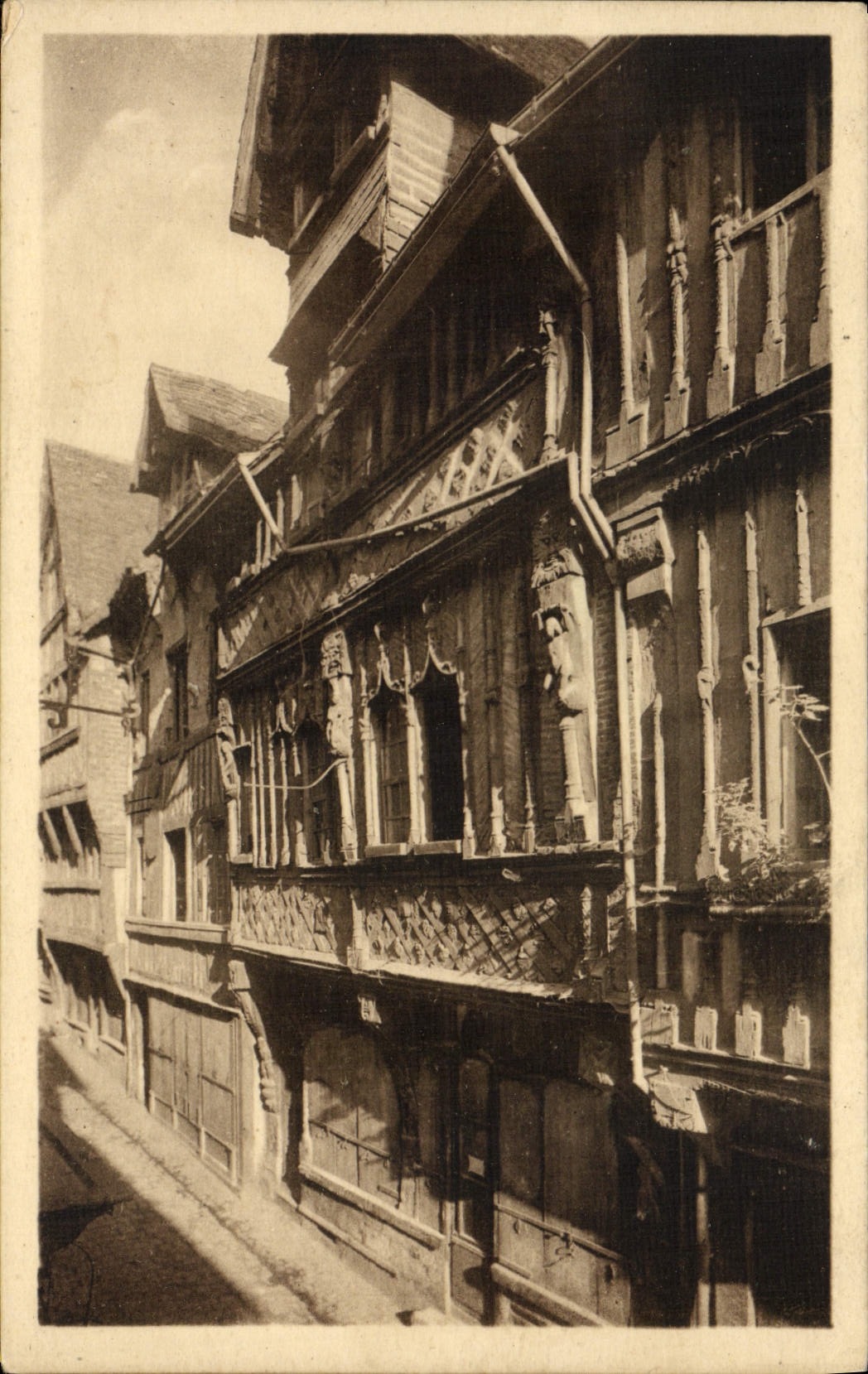 Lisieux — Manoir de la Salamandre — XVIIe siècle