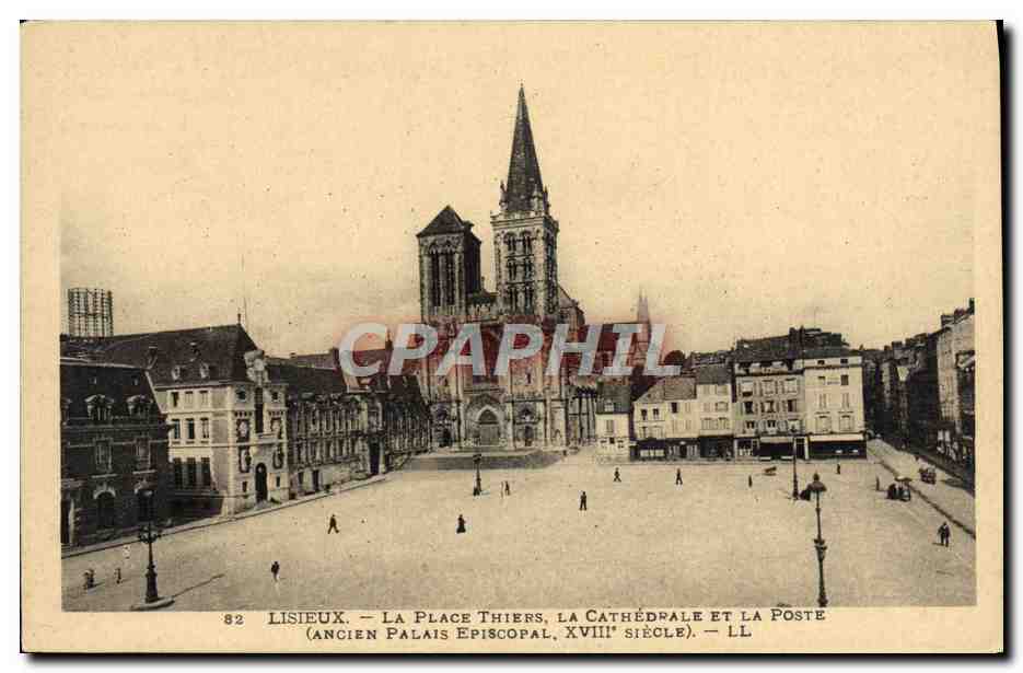 Lisieux — La Place Thiers, la Cathédrale et la Poste (ancien palais épiscopal, XVIIIe siècle) — LL