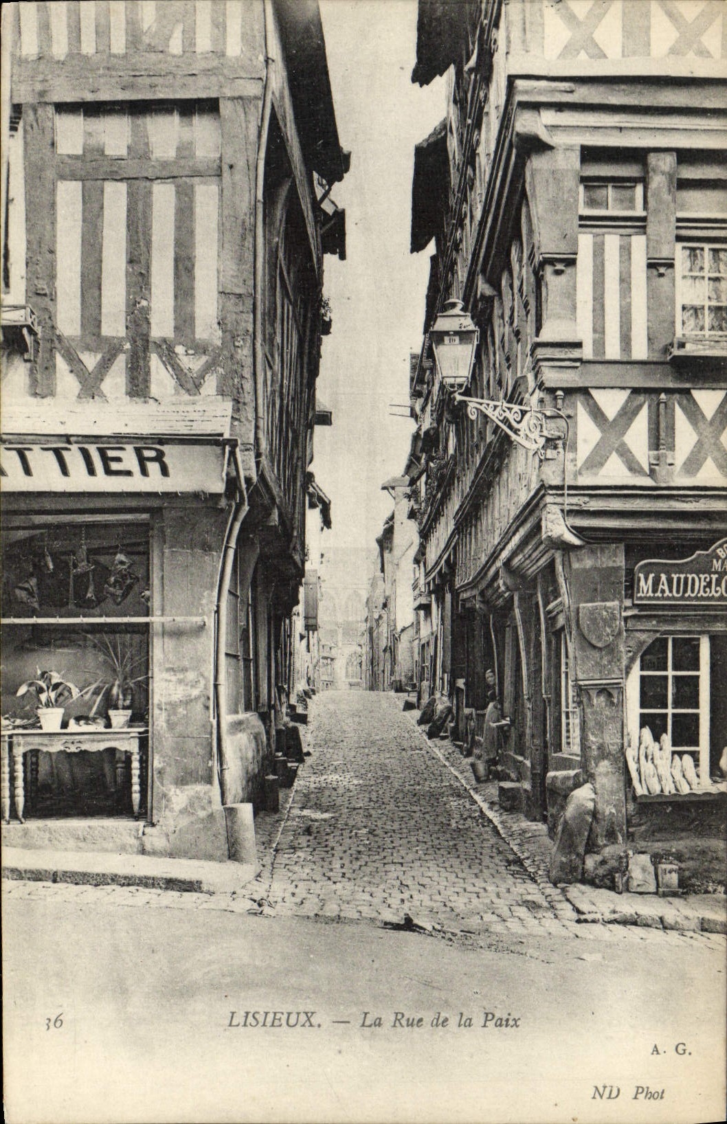 Lisieux — La Rue de la Paix — A.G. Phot.