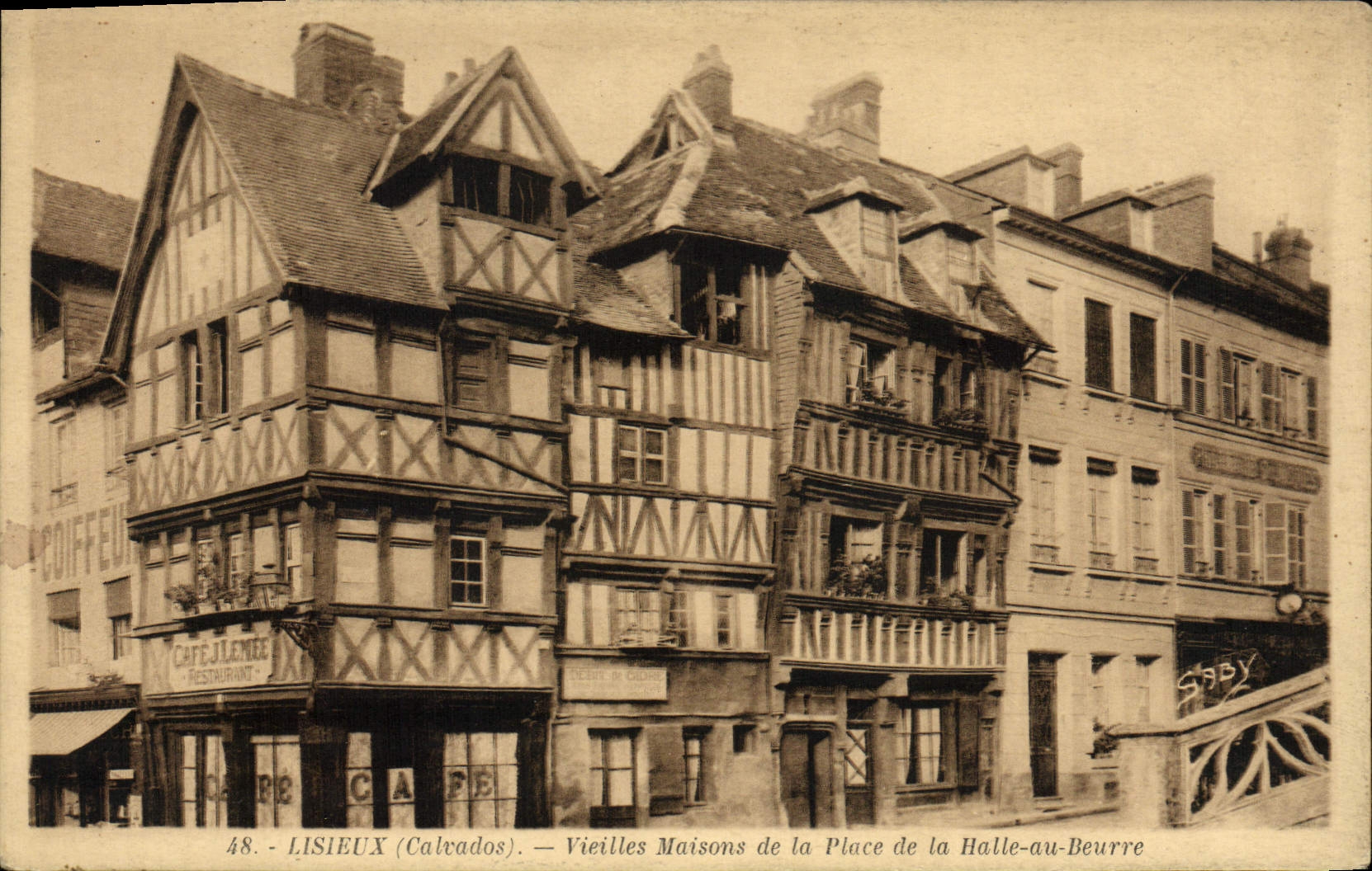 Lisieux (Calvados) — Vieilles Maisons de la Place de la Halle-au-Beurre — Édition Gaby