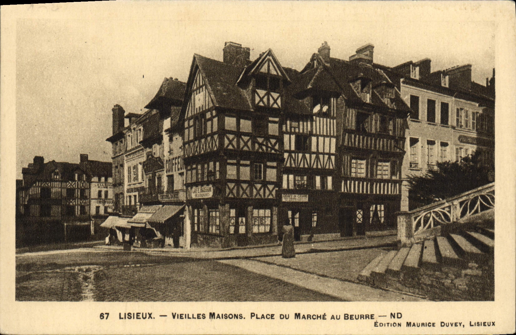 Lisieux — Vieilles Maisons. Place du Marché au Beurre — Édition Maurice Duvéy, Lisieux