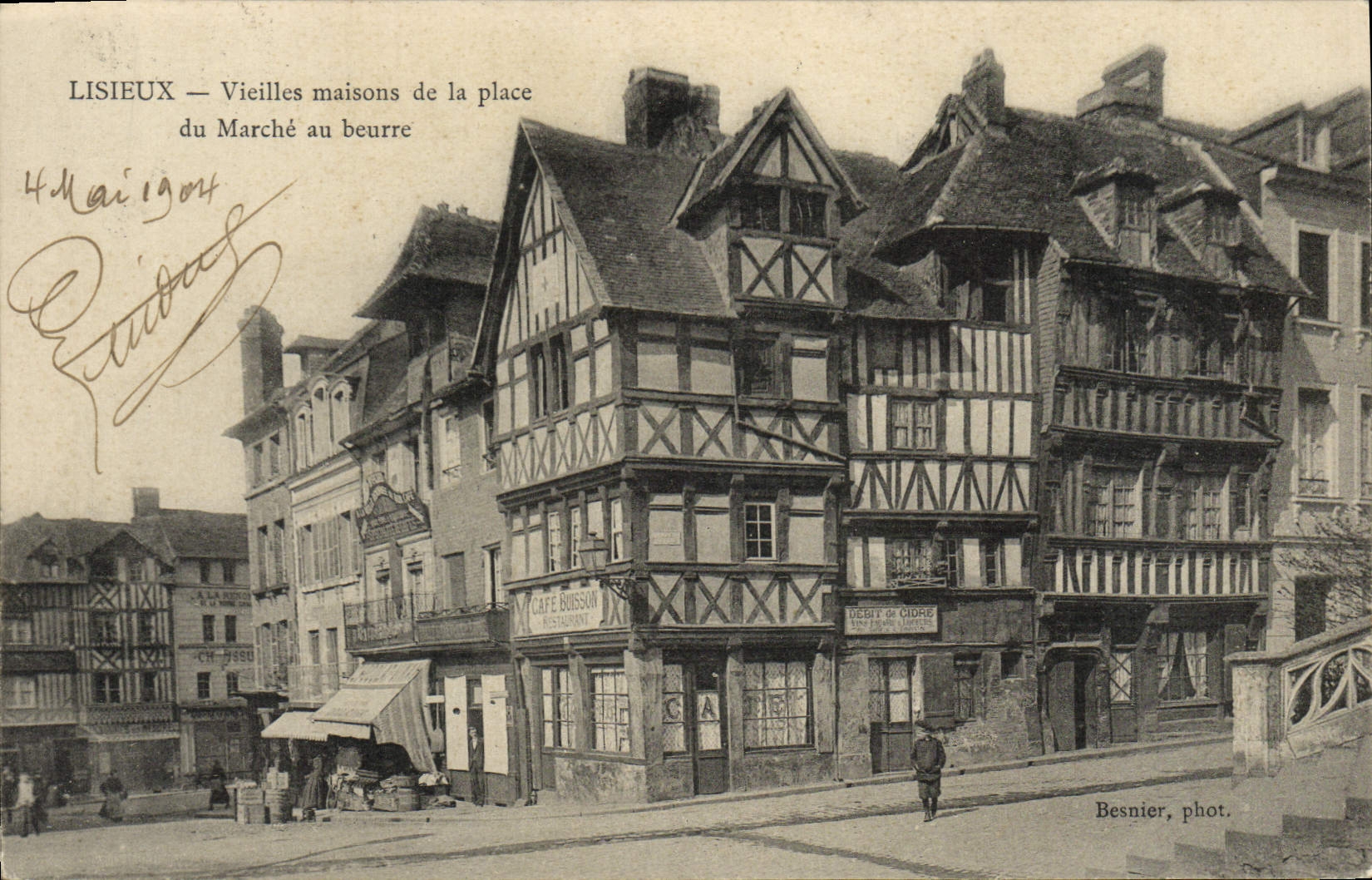 Lisieux — Vieilles maisons de la place du Marché au beurre — Besnier, phot.