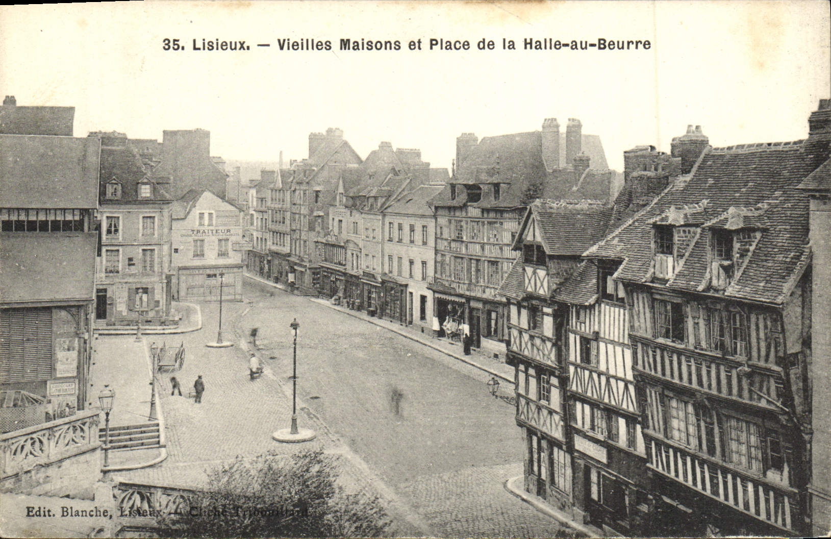 Lisieux — Vieilles Maisons et Place de la Halle-au-Beurre — Edit. Blanche, Lisieux