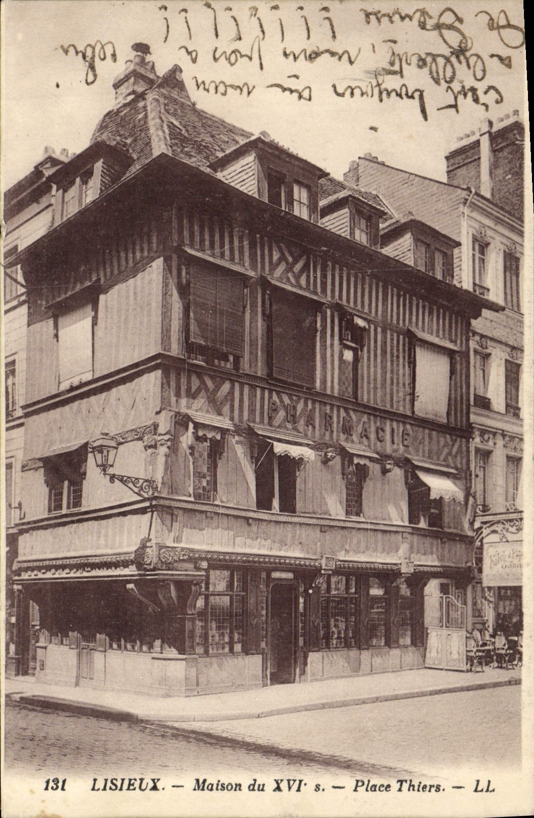 Lisieux — Maison du XVIe s. — Place Thiers — LL