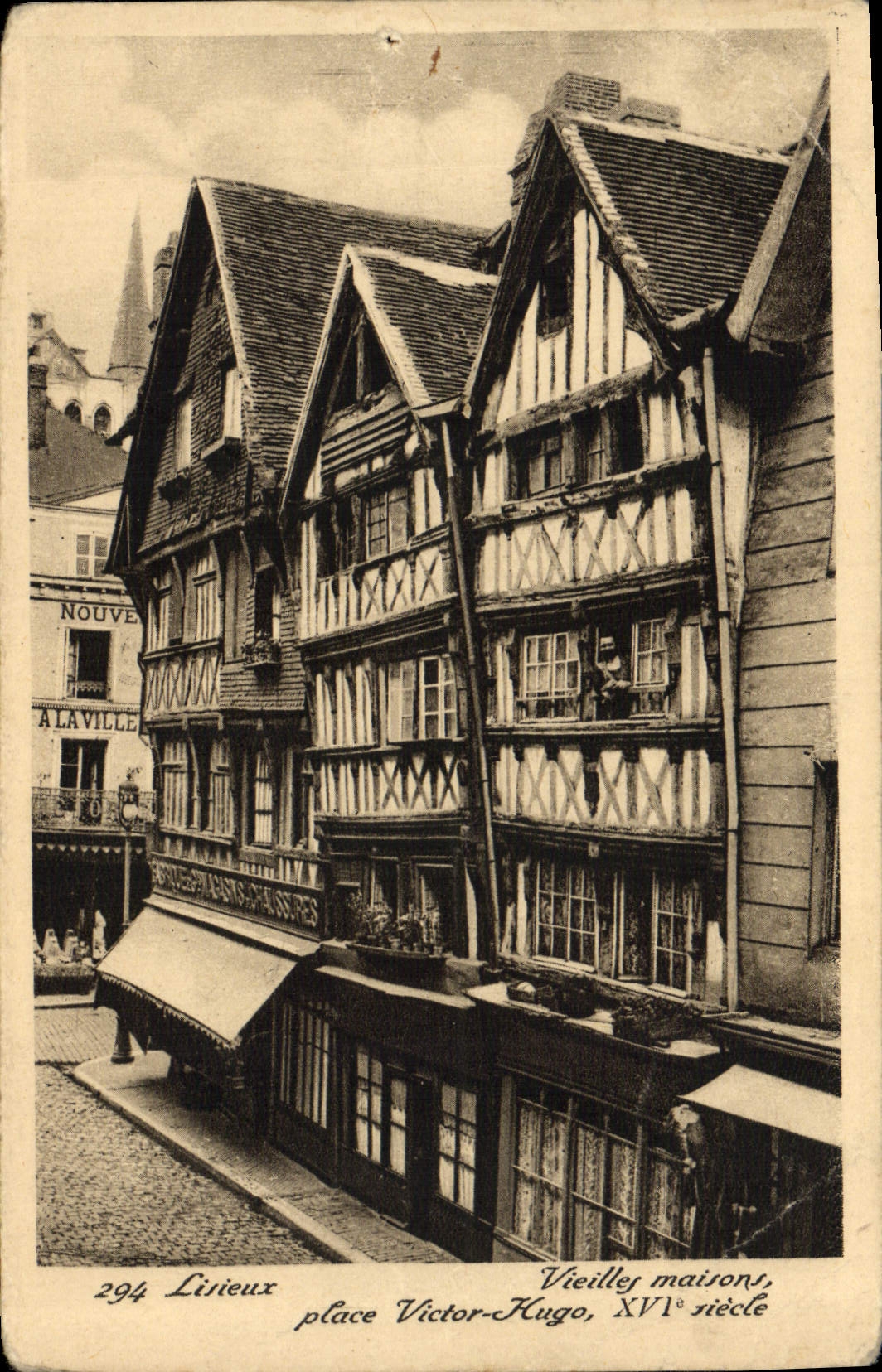 Lirieux — Vieilles maisons, place Victor-Hugo, XVIe siècle — Alaville, n°294