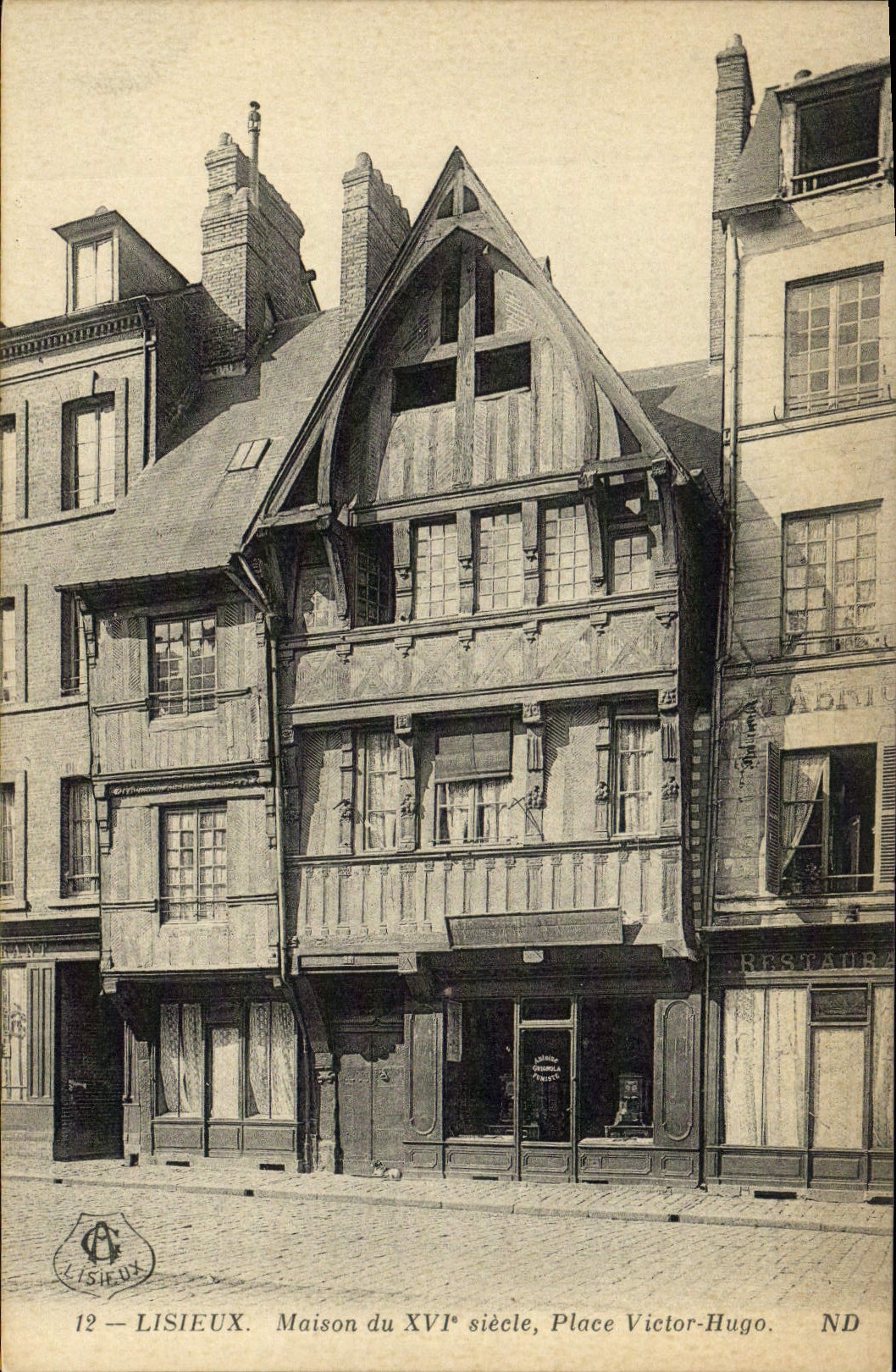 Lisieux — Maison du XVIe siècle, Place Victor-Hugo — Éditeur ND