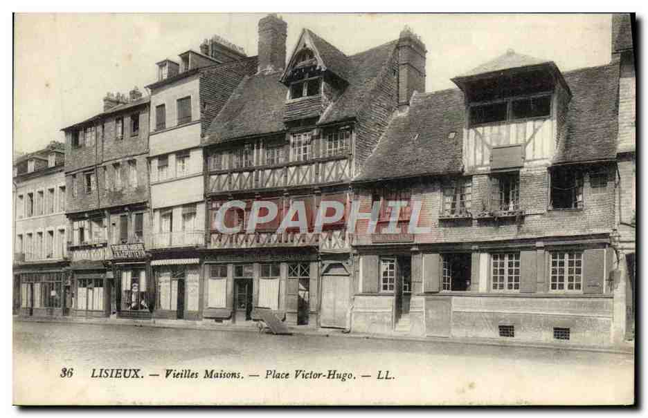 CPA Lisieux Vieilles maisons place victor hugo