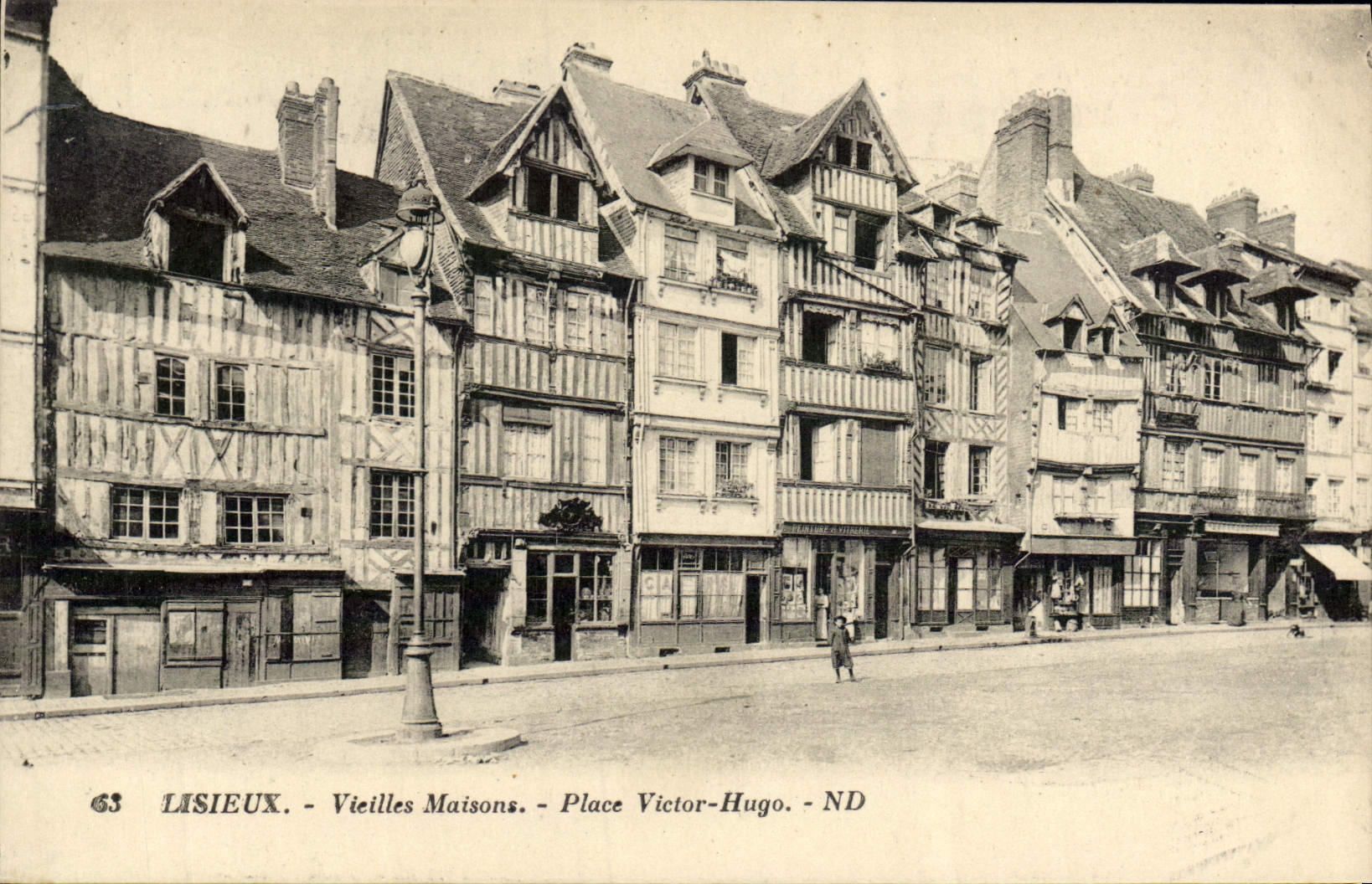 Lisieux - Vieilles Maisons - Place Victor-Hugo - ND