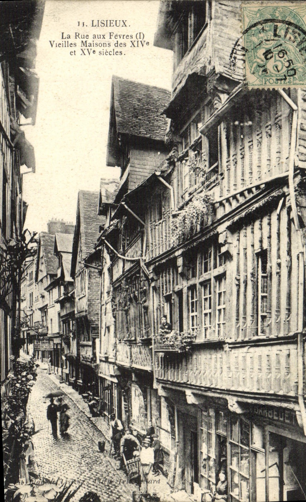 Lisieux — La Rue aux Févres, vieilles maisons des XIVe et XVe siècles — Éditeur Frédéricard, n° 11