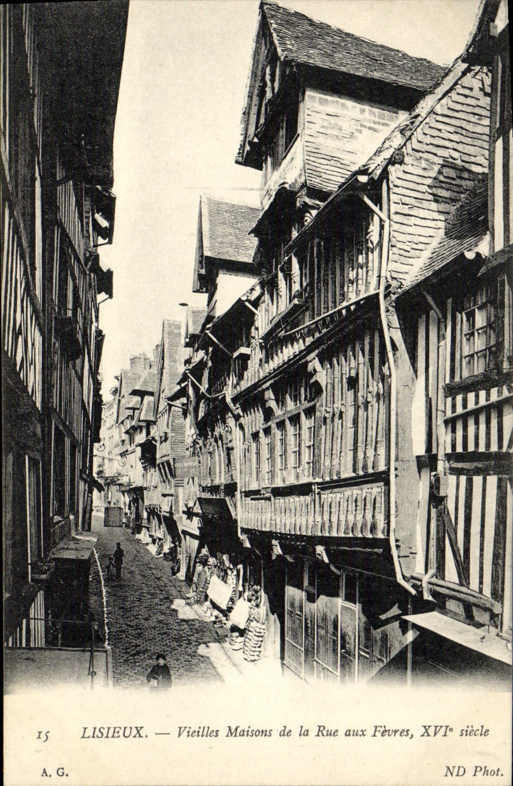 Lisieux — Vieilles Maisons de la Rue aux Fèvres, XVIe siècle — A.G. ND Phot.