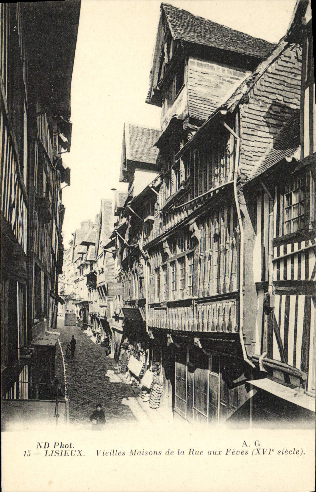 Lisieux — Vieilles Maisons de la Rue aux Fèves (XVIe siècle) — ND Phot. n°15