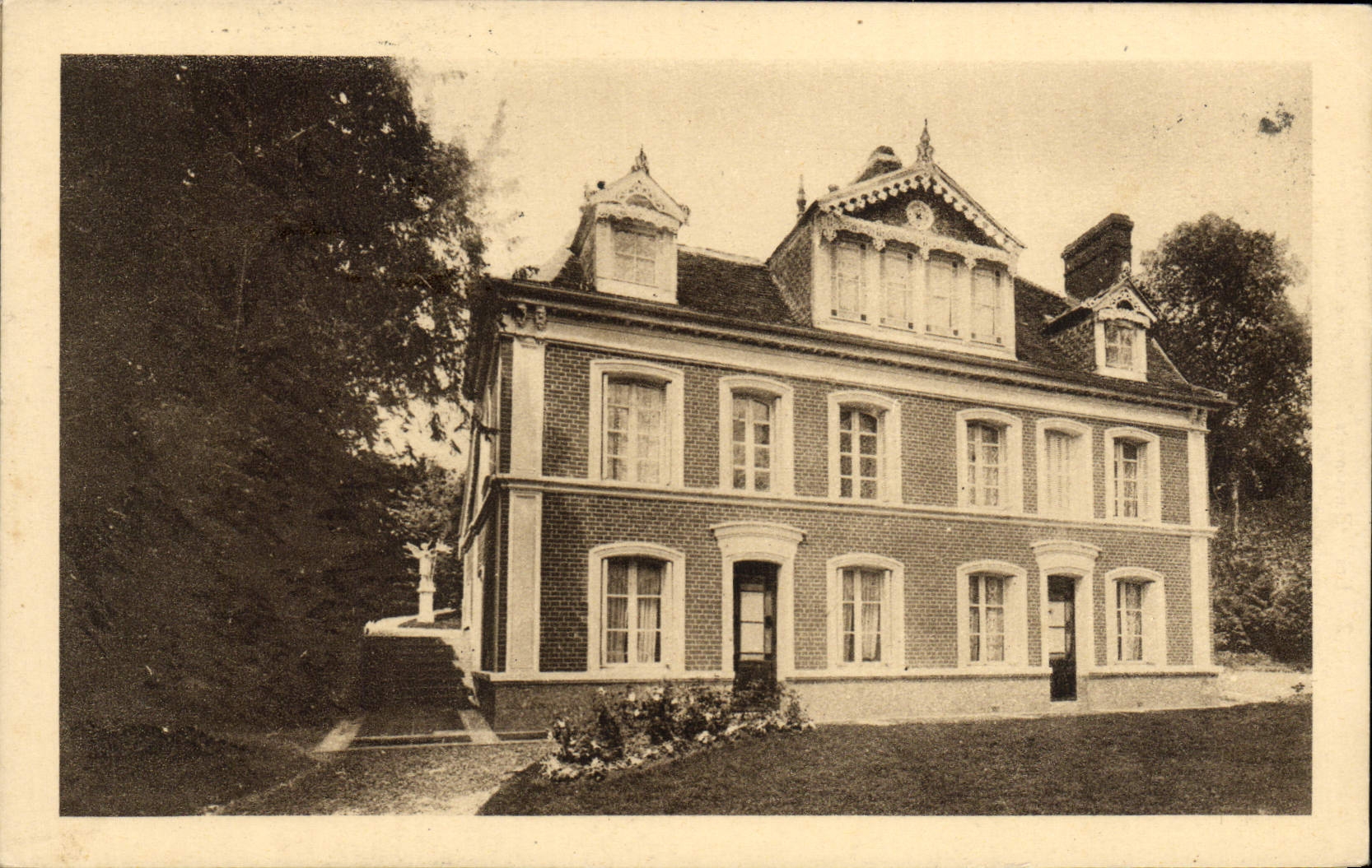 Les Buissonnets — Façade d'entrée — Éditeur Bénoist