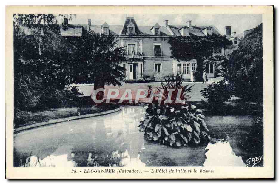 Luc-sur-Mer (Calvados) — L'Hôtel de Ville et le Bassin — Gaby