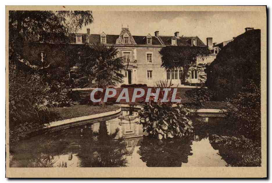 CPA Luc sur mer l'hotel de ville et miroir d'eau du parc