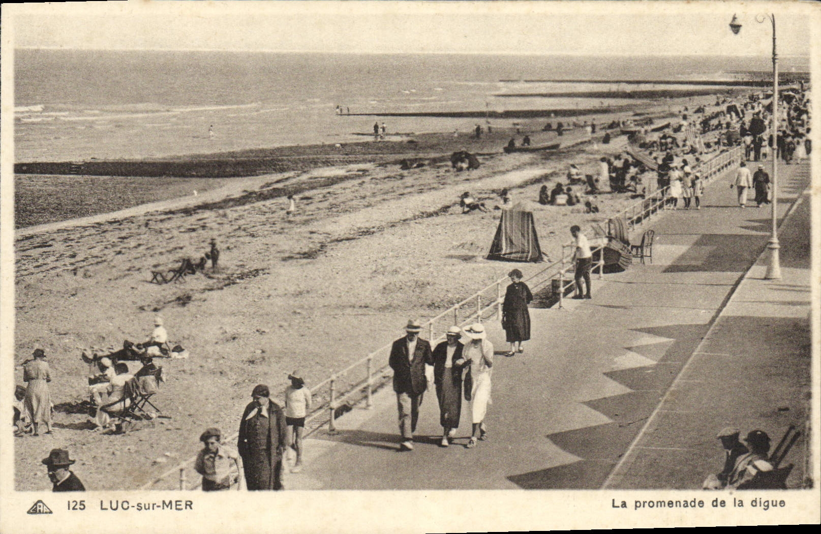 Luc-sur-Mer — La promenade de la digue — CPAPHIL