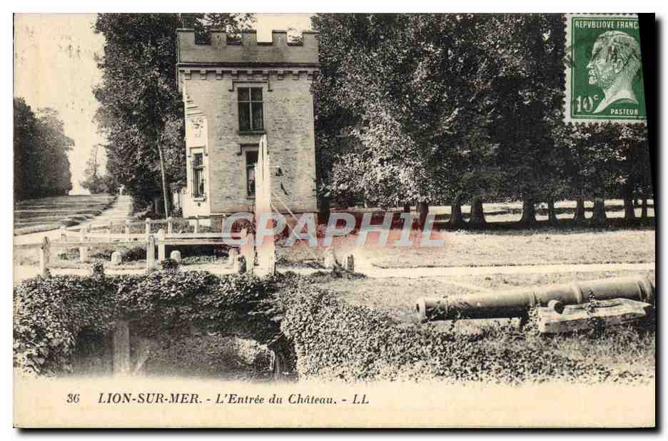 CPA Lion sur mer l'entree du chateau