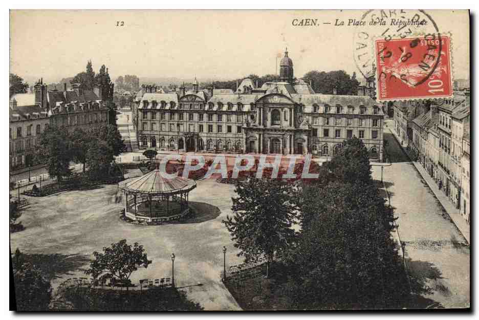 CPA Caen La place de la Republique