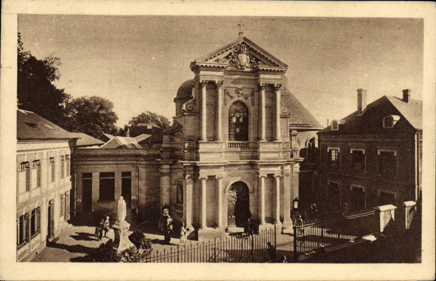 Chapelle des Carmélites de Lisieux — éditeur non visible — n° de série 28 bis