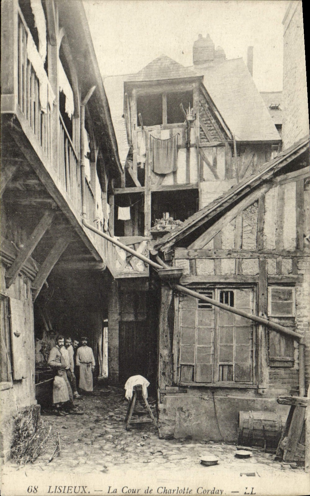 Lisieux — La Cour de Charlotte Corday — LL