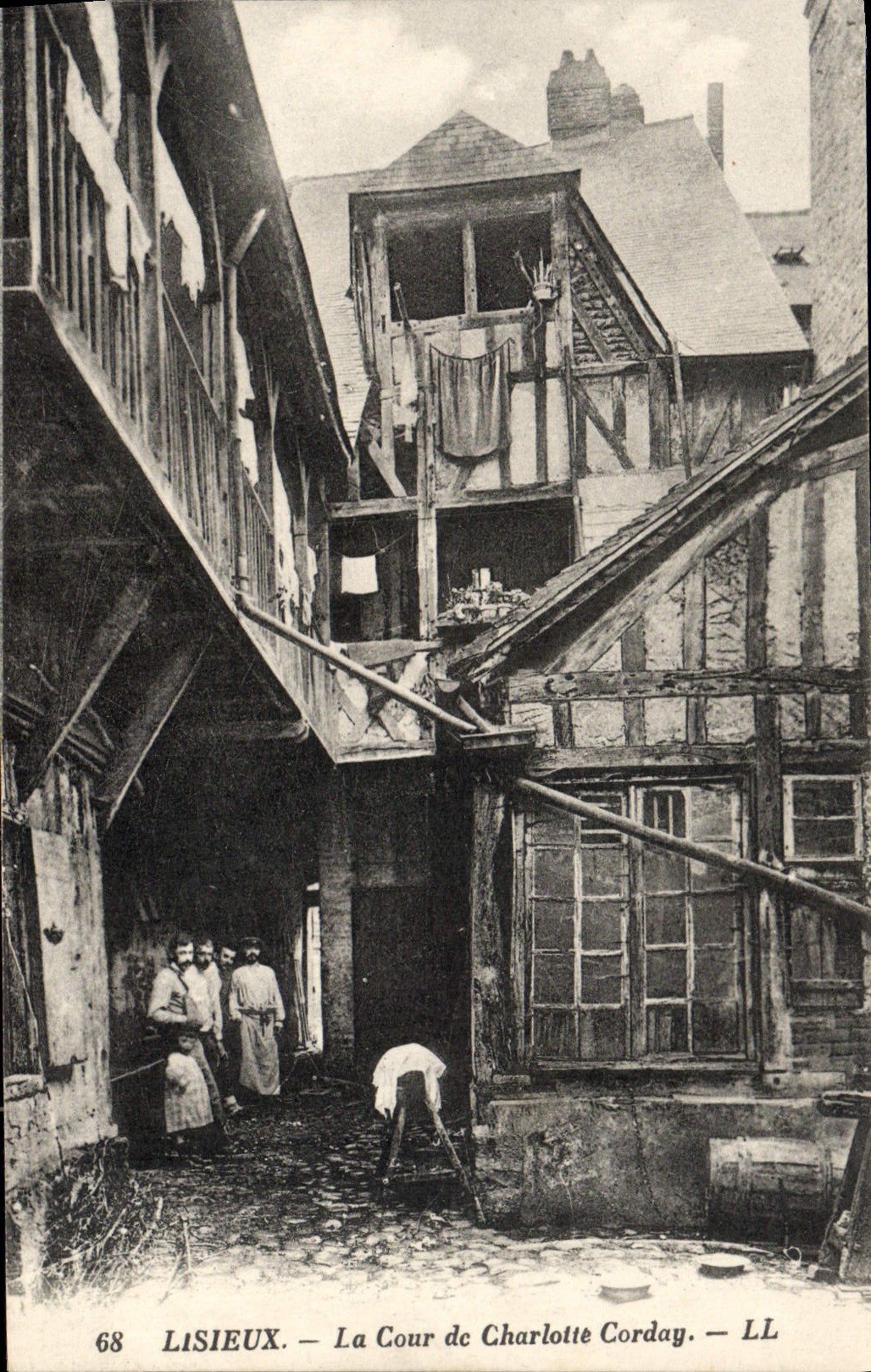 Lisieux — La Cour de Charlotte Corday — LL