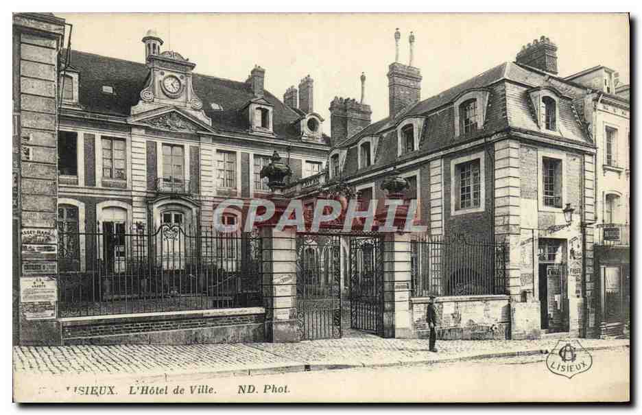 Lisieux. L'Hôtel de Ville — ND. Phot.