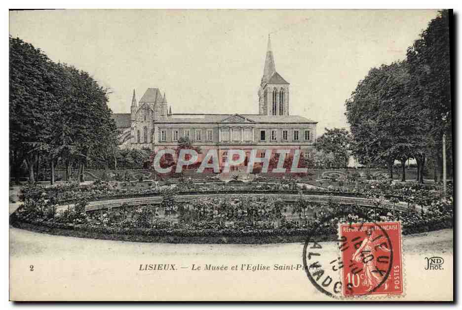 CPA Lisieux Le Musee et l'Eglise Saint Pierre 