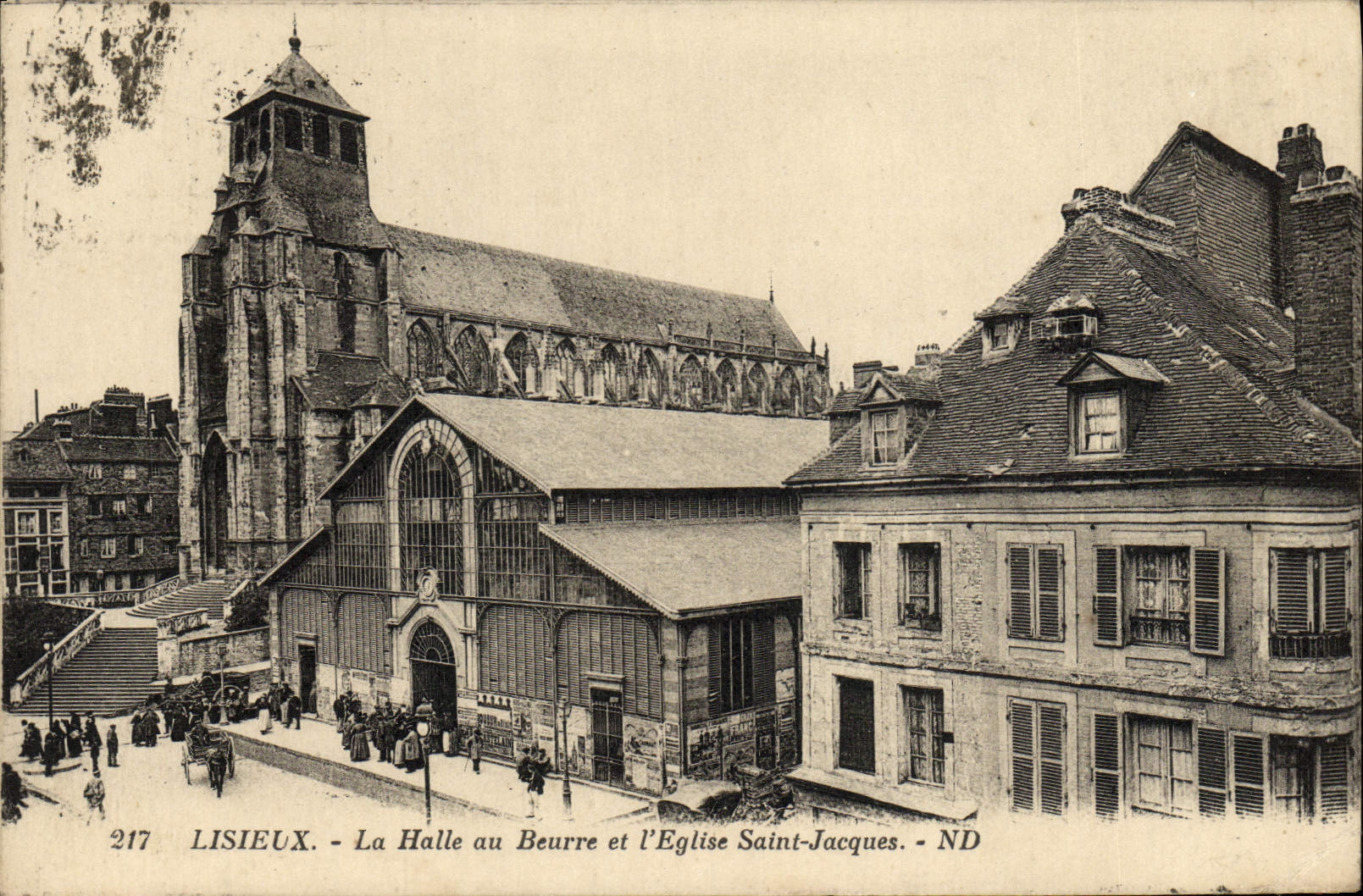 Lisieux - La Halle au Beurre et l'Église Saint-Jacques - ND
