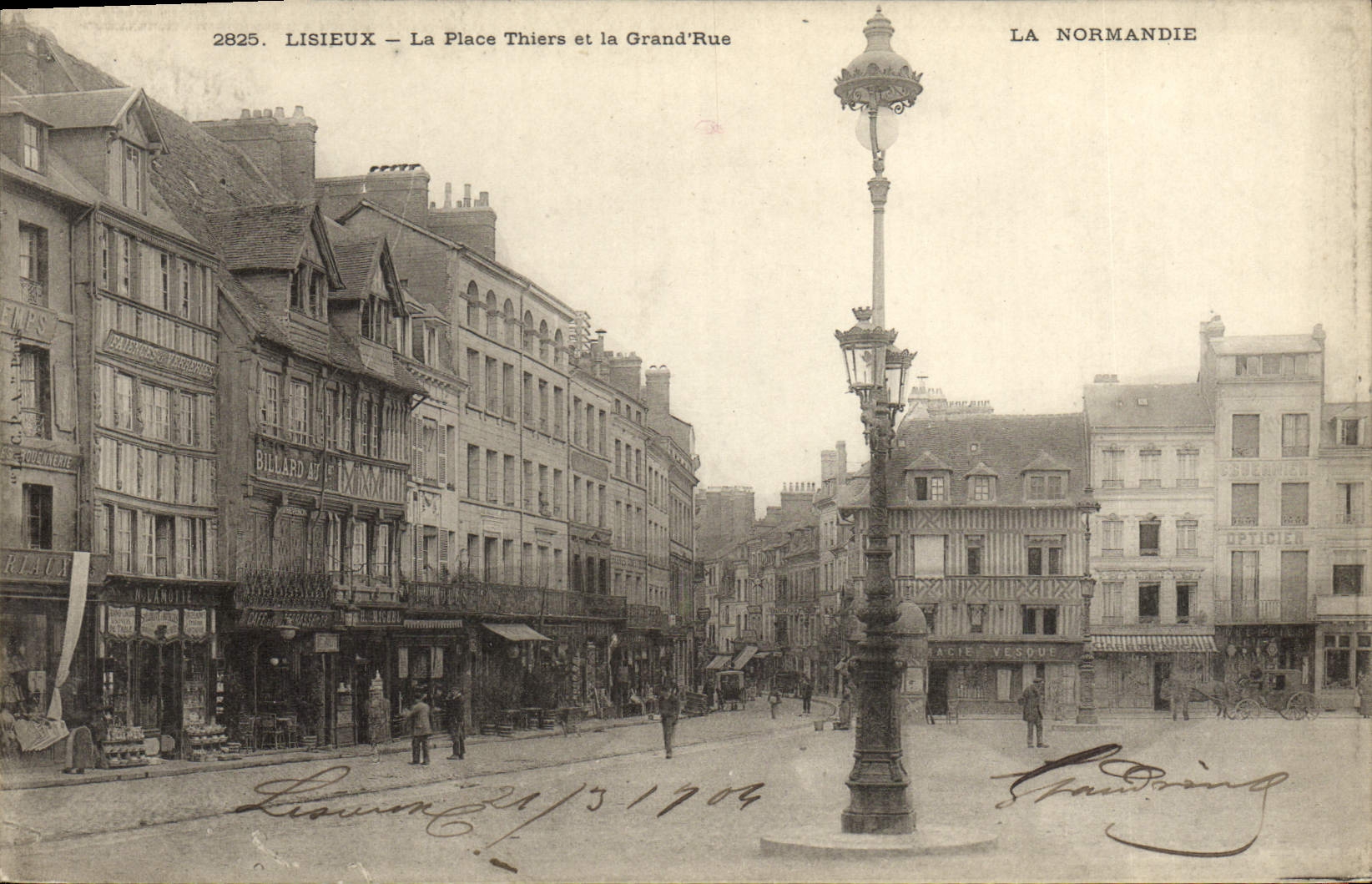 CPA Lisieux La Place Thiers et la Grand'Rue 