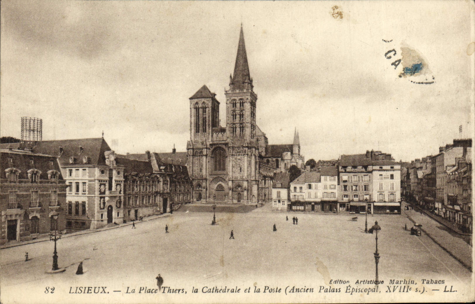 Lisieux — La Place Thiers, la Cathédrale et la Poste (Ancien Palais Épiscopal, XVIIIe s.) — Édition Artistique Marhiu, Tabacs