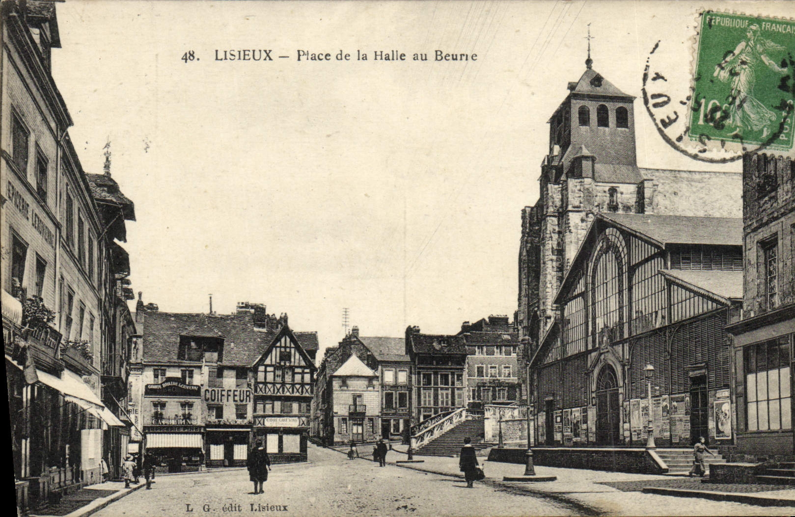 LISIEUX — Place de la Halle au Beurie — L. G. édit Lisieux