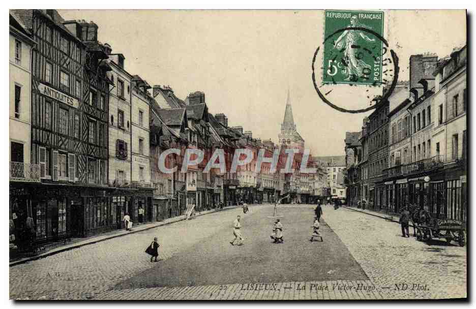 CPA Lisieux La Place Victor 